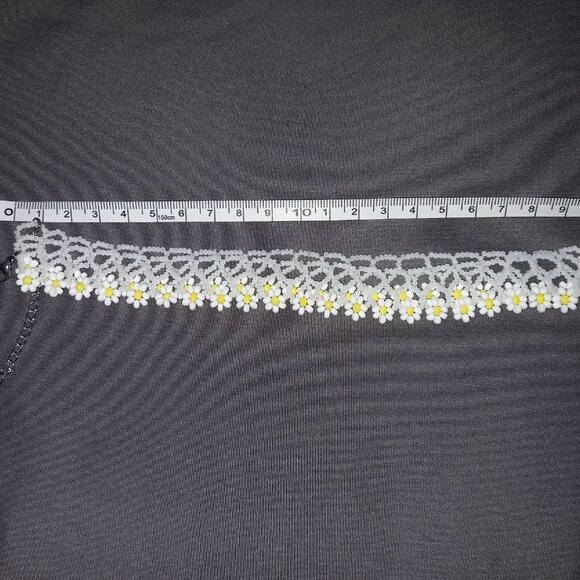 🌼 Hand-Woven Daisy Beaded Choker — Created with Passion - Picture 6 of 9